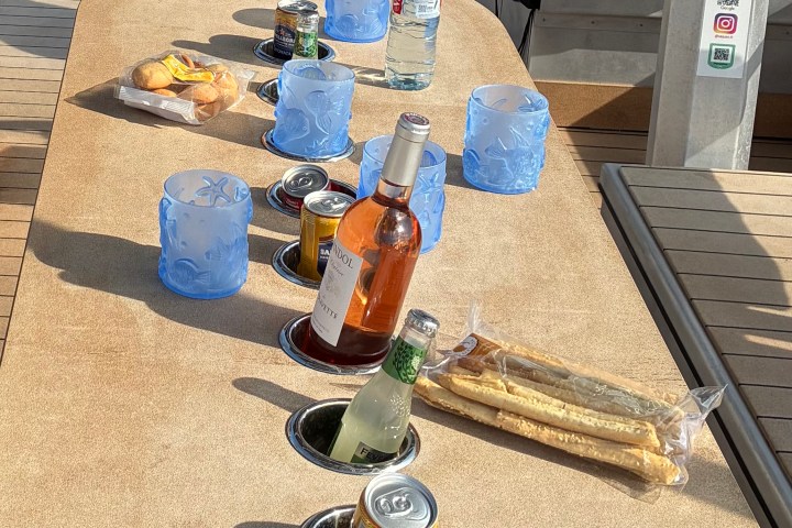 Option with drinks, snacks, and bottles on a sunny day.